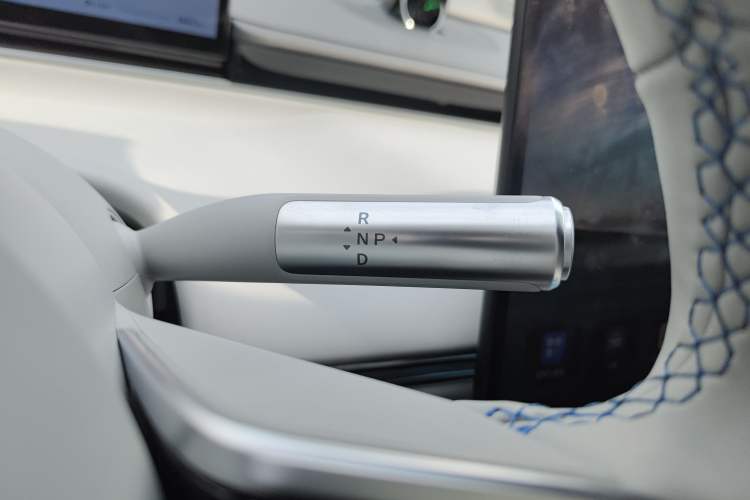 Used Hima Luxeed S7 2025 855 km Max
