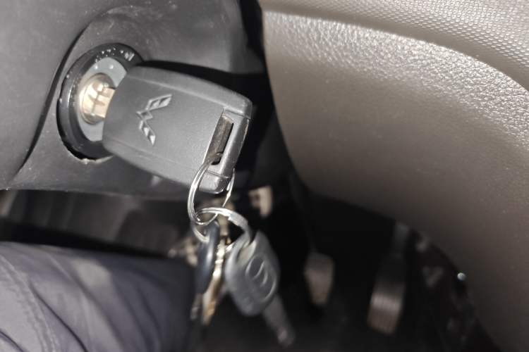 Used Wuling Rongguang S 2021 1.2L Base Model 7-Seater LSI
