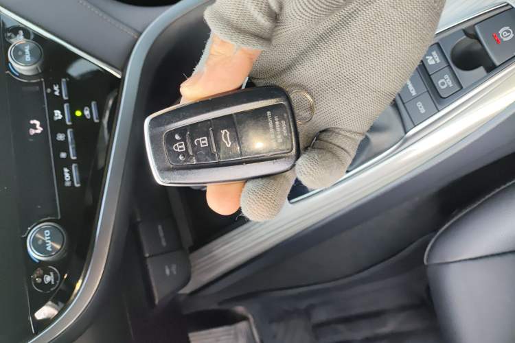 Used Toyota Camry 2019 Dual-Engine 2.5 HG Luxury Edition China VI Standard
