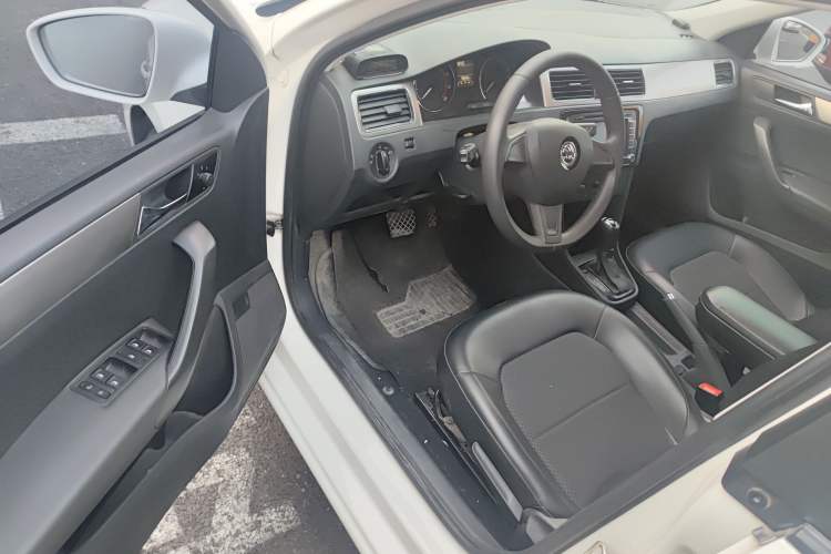 Used Skoda Rapid Spaceback 2014 1.6L Automatic Enjoyment Edition
