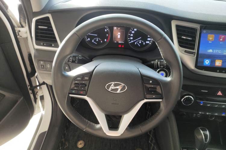 Used Hyundai Tucson 2015 2.0L Automatic Two-Wheel Drive Smart Version