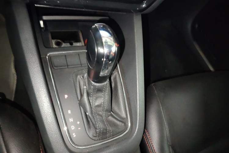 Used Volkswagen Sagitar 2015 1.6L Automatic Fashion Model
