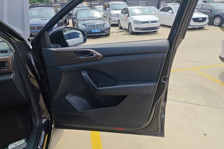 Used Volkswagen Tharu 2020 280TSI Two-Wheel Drive Luxury Plus Version China VI Standard
