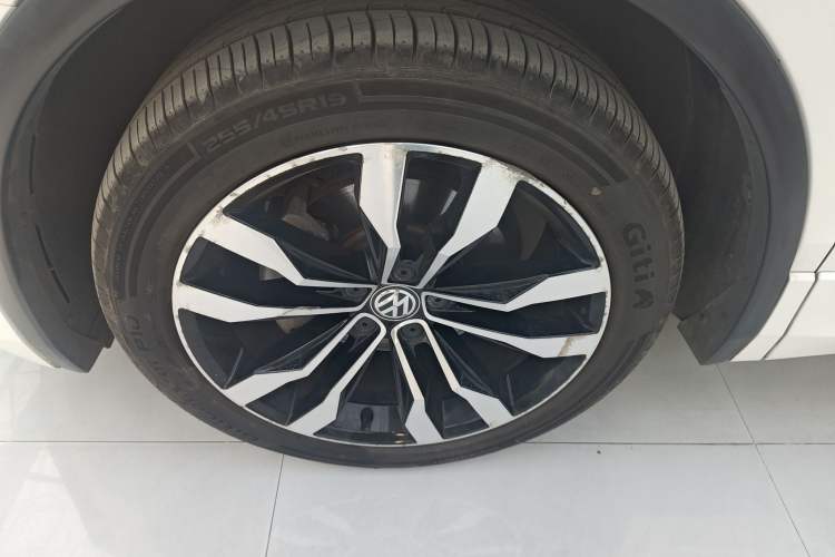 Used Volkswagen Tiguan L 2019 Restyled 330TSI Automatic Two-Wheel Drive R-Line Flagship Version China VI Standard