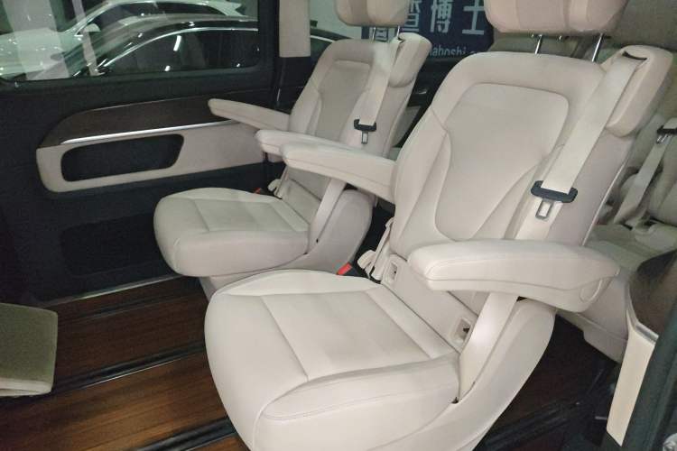 Used Mercedes-Benz V-Class 2020 V 260 Avantgarde Edition
