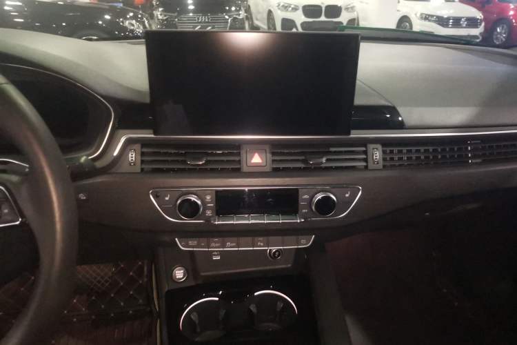 Used Audi A4L 2023 40 TFSI Luxury Dynamic Model
