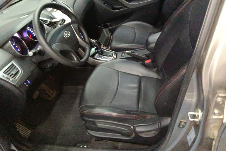 Used Hyundai Elantra 2015 1.6L Automatic Leading Model

