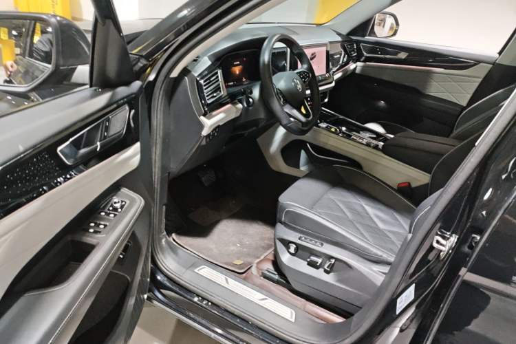 Used Volkswagen Teramont 2024 530 V6 All-Wheel Drive Prestige Luxury Edition
