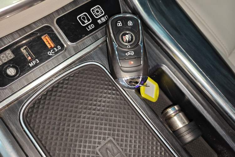 Used Buick GL8 2021 ES Landtrek 653T Comfort Edition
