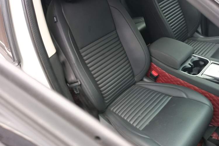 Used Land Rover Discovery Sport 2020 200 PS Family Edition
