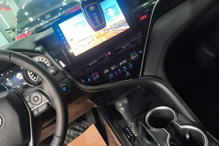 Used Toyota Camry 2021 2.0G Luxury Edition
