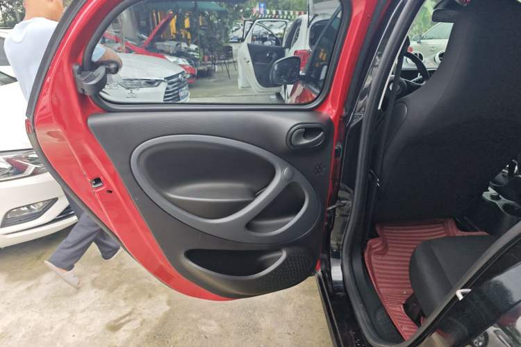 Used  forfour 2018 1.0L 52 kW Dynamic Edition
