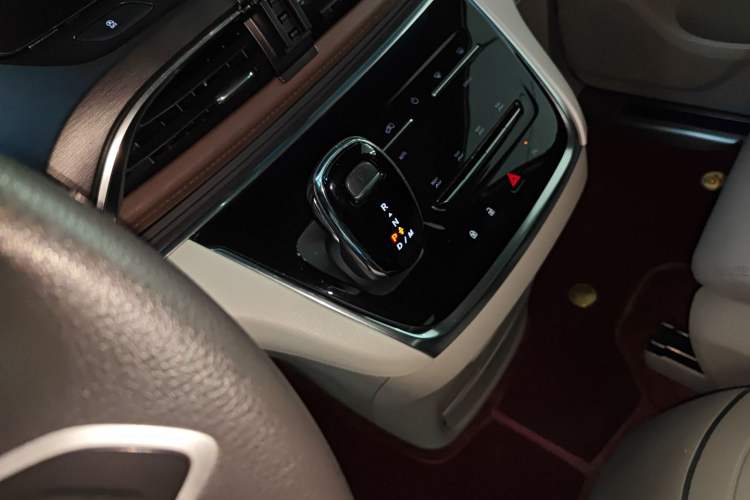 Used Buick GL8 2023 Land Executive Class Comfort Model