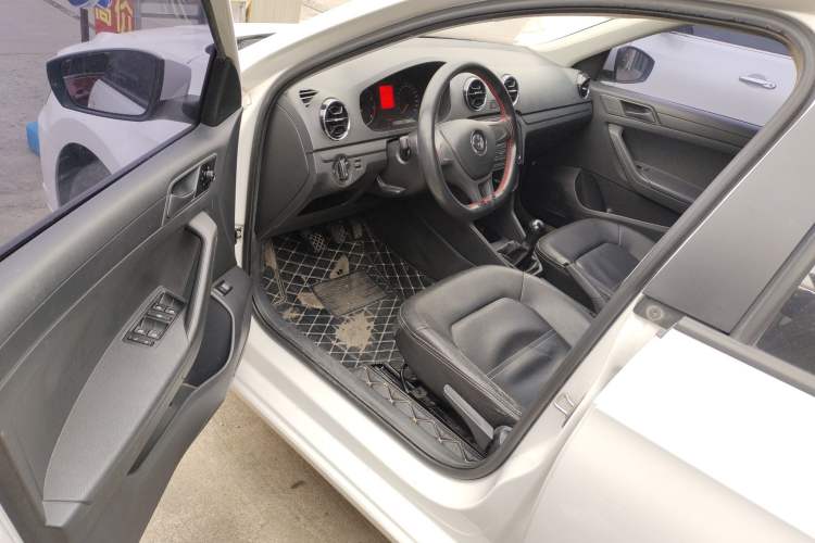 Used Volkswagen Jetta 2017 1.4L Manual Fashion Edition
