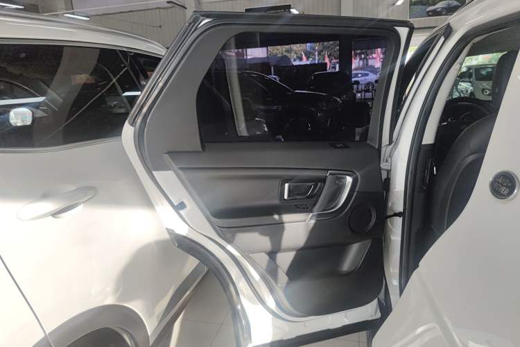 Used Land Rover Discovery Sport 2018 240 PS SE Version
