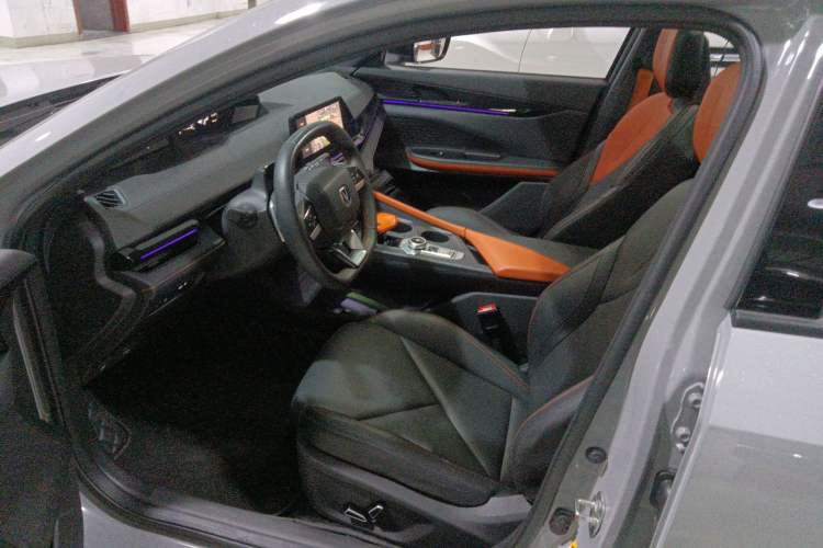 Used Changan UNI-V 2022 1.5T Prestige Version
