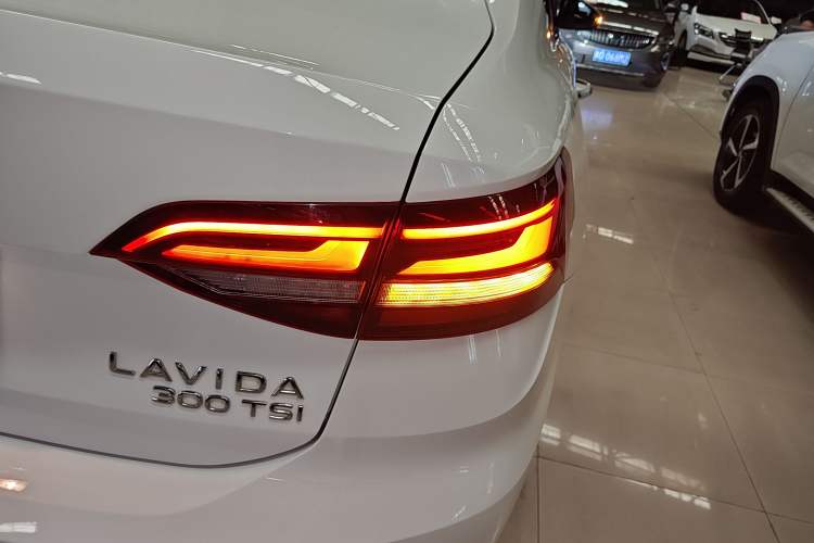 Used Volkswagen Lavida 2023 300TSI DSG Full-Comfort Edition
