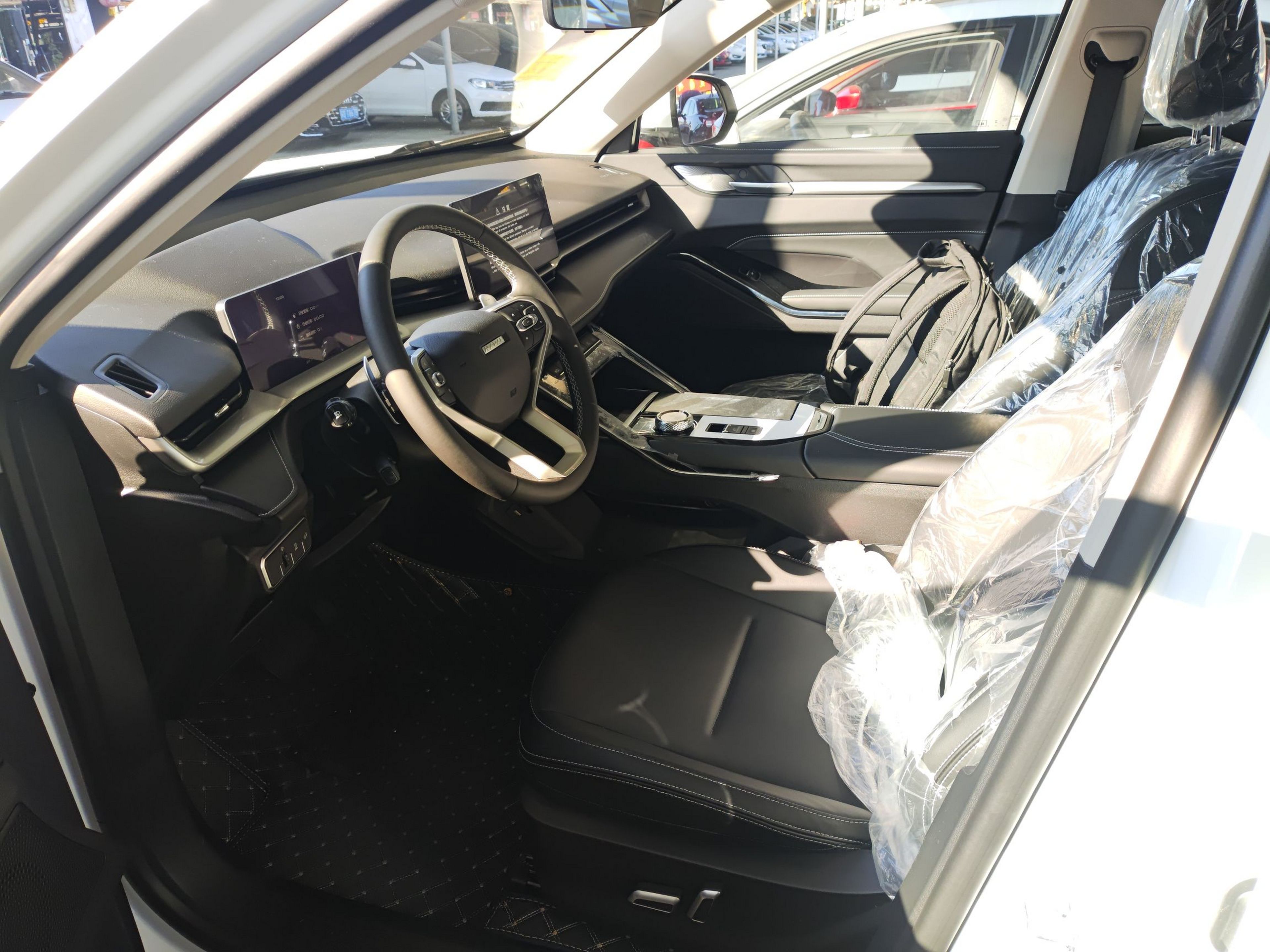 المقاعد الأمامية داخل السيارة