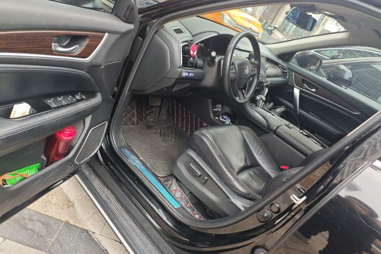 Used Honda Avancier 2017 240TURBO Two-Wheel Drive Premium Edition
