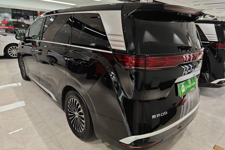 Used Denza D9 2025 DM-i Intelligent Drive 1020 Four-Wheel Drive Flagship Model