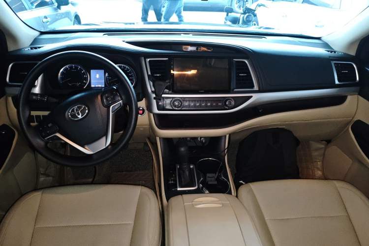 Used Toyota Highlander 2018 2.0T Two-Wheel Drive Elite Edition 7 Seats China VI Standard
