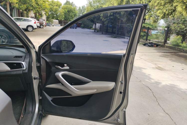 Used Baojun 510 2017 1.5L Automatic Fashion Model
