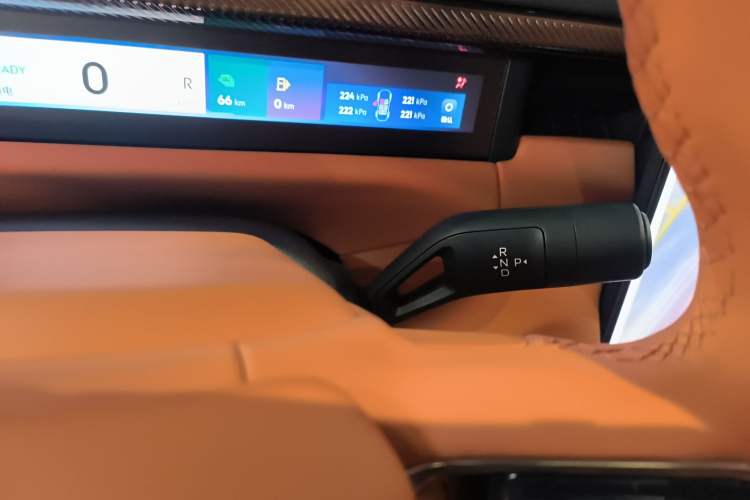 Used Lynk & Co 900 2025 2.0T Ultra
