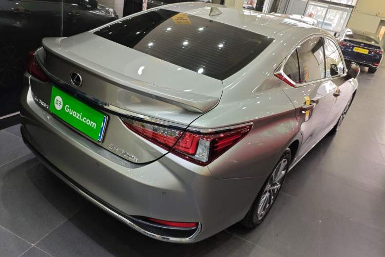 Used Lexus ES 2022 300h Excellence Edition
