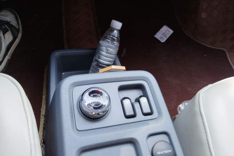 Used Wuling Yangguang 2024 300KM Comfort Version Passenger Van 75kW
