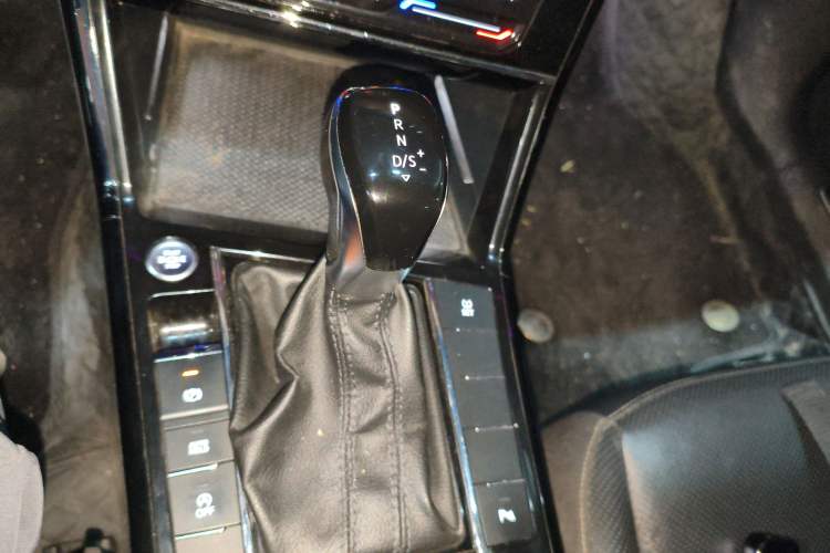 Used Volkswagen Passat 2019 330TSI Luxury Edition China VI Standard
