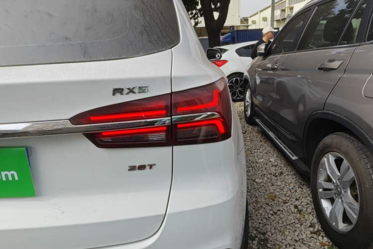 Used Roewe RX5 2018 20T Two-Wheel Drive Manual Internet Smart Edition