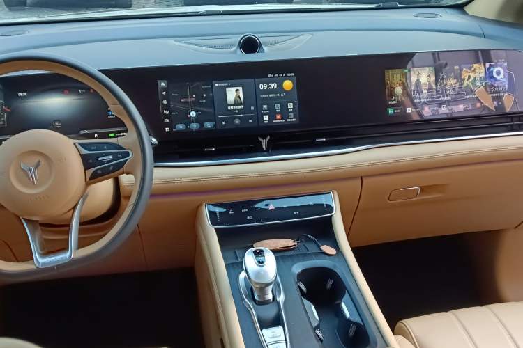 Used VOYAH Dream 2024 PHEV Extended-Range Premium Edition
