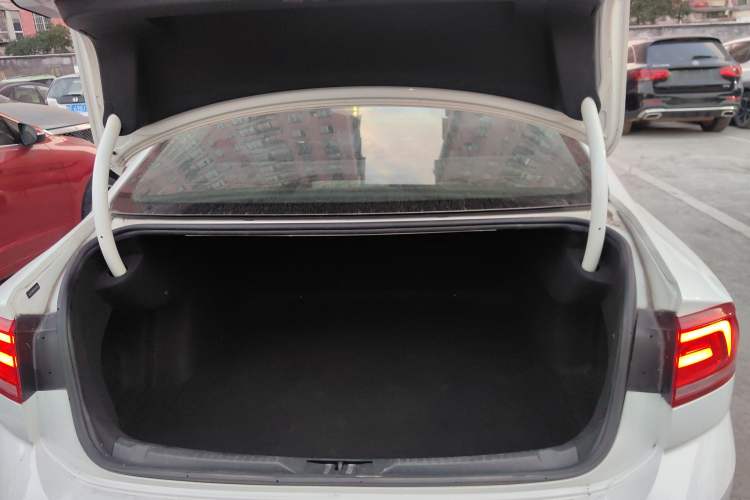 Used Volkswagen Lamando 2015 280TSI DSG Comfort Edition
