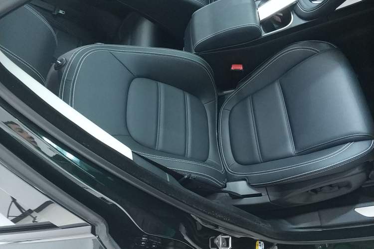 Used Jaguar E-PACE 2024 YAO Black Sport Edition R-DYNAMIC SE BLACK
