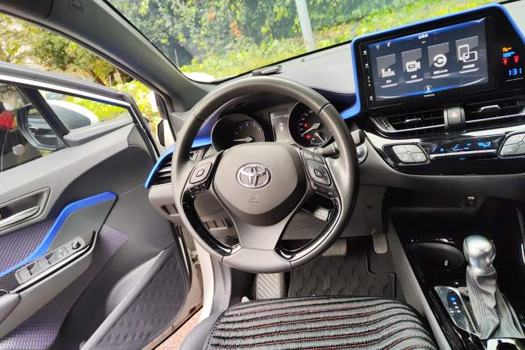 Used Toyota IZOA 2020 2.0L Yichi Version
