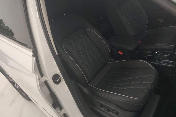 Used Volkswagen Tiguan L 2023 330TSI Automatic Two-Wheel Drive R-Line Enjoyment Edition
