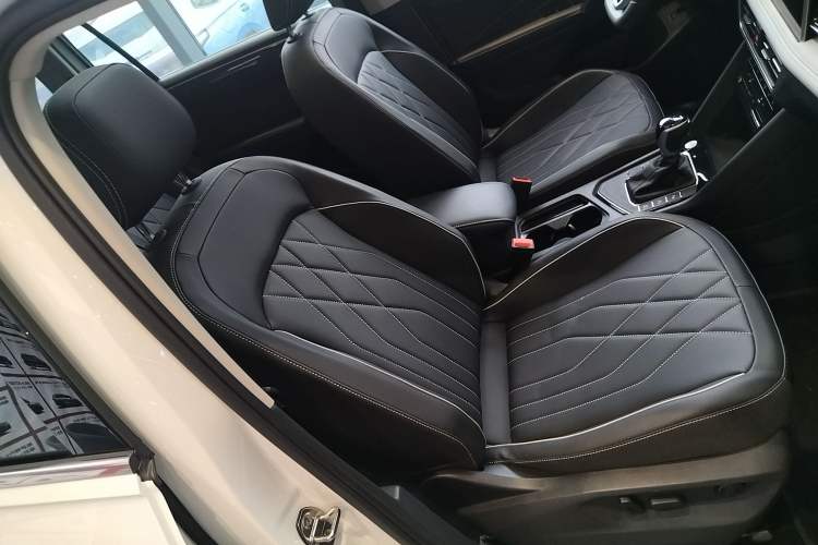 Used Volkswagen Tiguan L 2024 Outstanding Model 330TSI Automatic Two-Wheel Drive R-Line Dragon Glory Edition