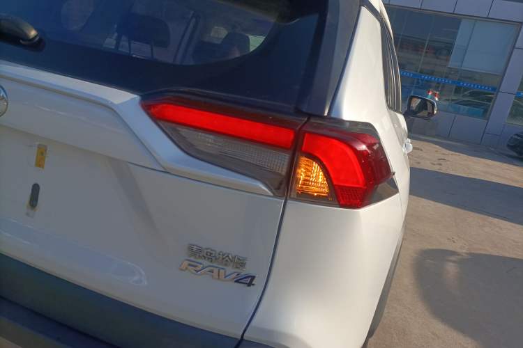 Used Toyota RAV4 2021 2.0L CVT Two-Wheel Drive Fashion Edition