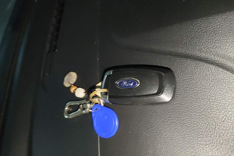 Used Ford Edge 2018 EcoBoost 245 Two-Wheel-Drive Titanium 7-Seater China V Standard
