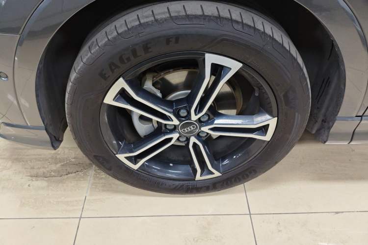 Used Audi Q3 2021 40 TFSI Fashion Dynamic Model
