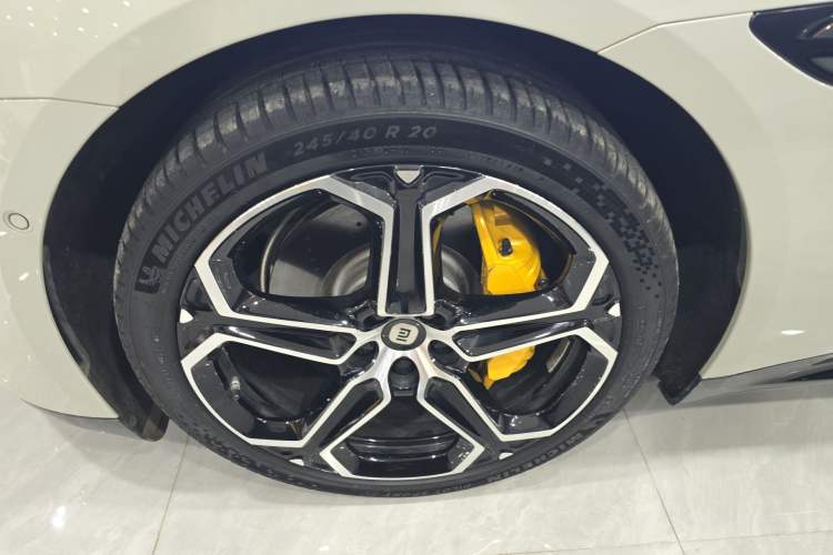 Used  SU7 2024 Rear-Drive Ultra-Long Range Advanced Pro-Level Intelligent Driving Version