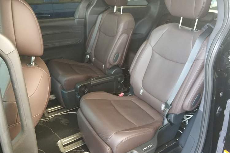 Used Toyota Granvia 2023 2.5L Hybrid Flagship VIP Edition
