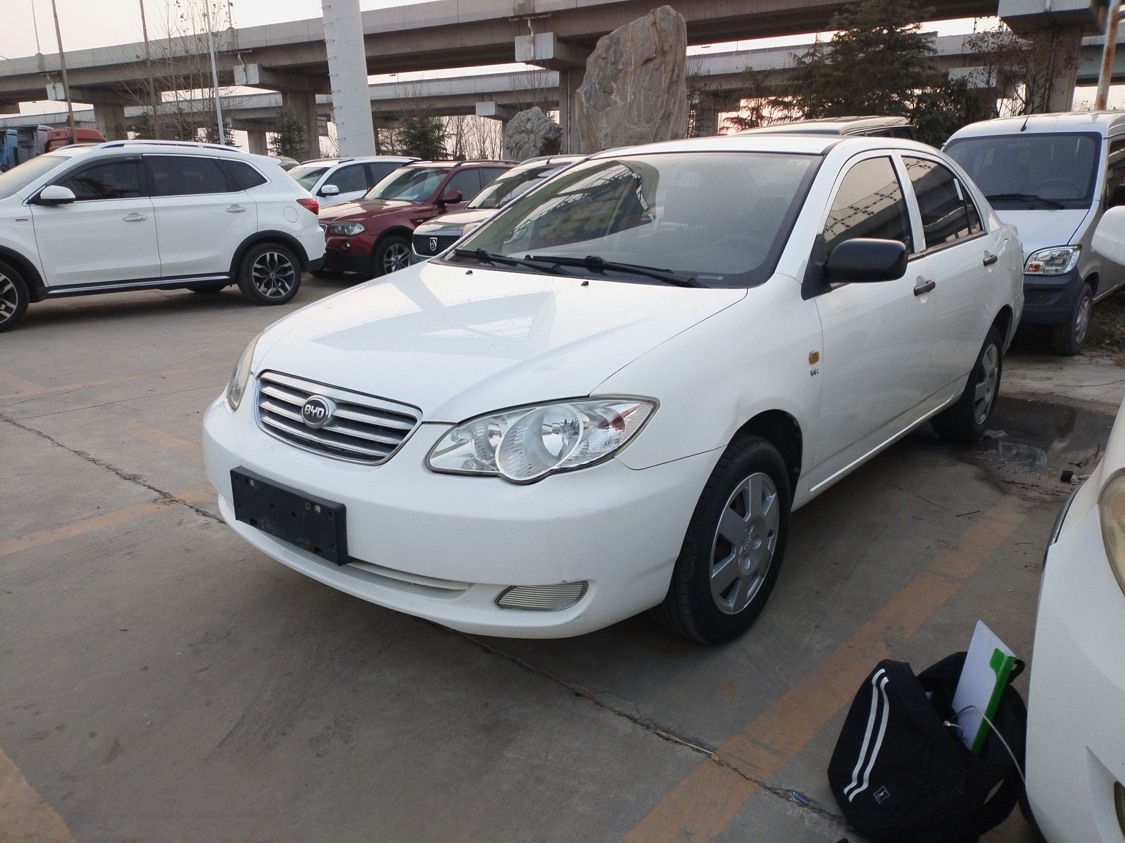 تحت مقدمة السيارة