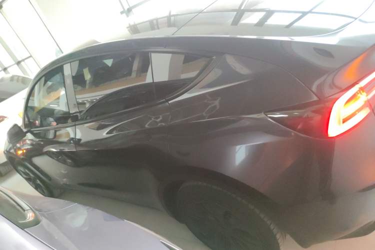 Used Tesla Model Y 2024 Long-Range All-Wheel-Drive Version
