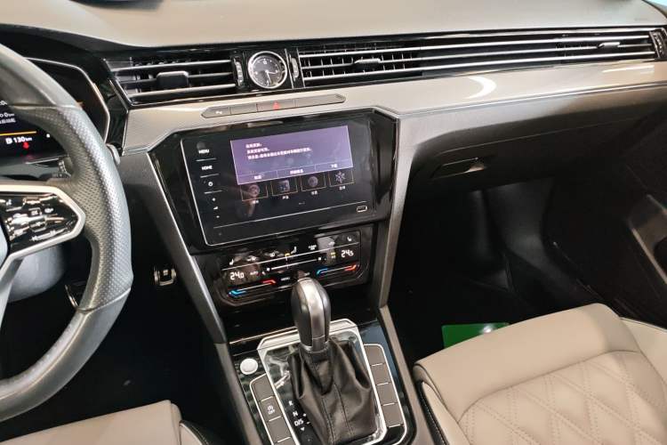 Used Volkswagen Magotan 2023 2 Million Units Limited Edition 330TSI DSG Leading Version
