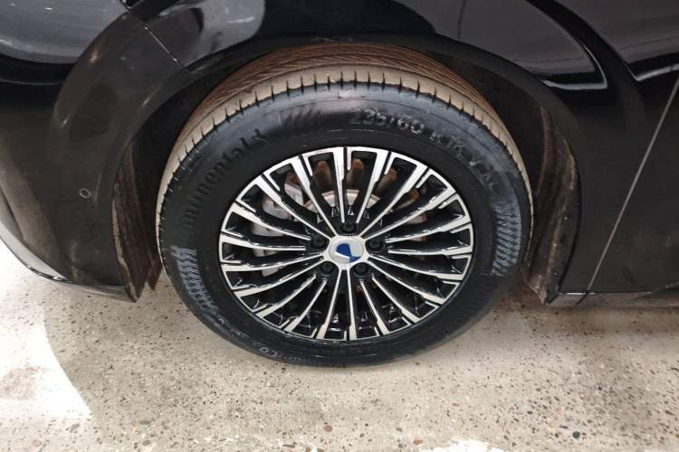 Used Denza D9 2025 DM-i Intelligent Drive 1020 Four-Wheel Drive Flagship Model
