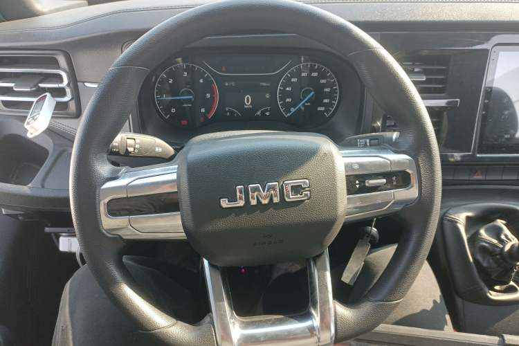 Used JMC Fushun 2025 2.0T 6MT Diesel Mid-Roof High-Arch Commercial Multi-Purpose 7-Seater Passenger Vehicle