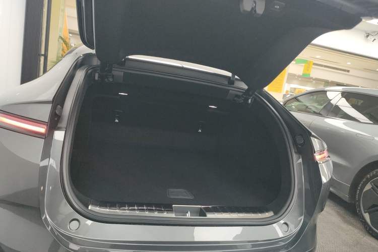 Used  12 2025 Ultra Extended-Range Edition