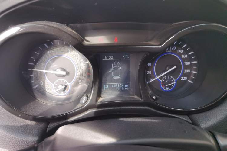 Used JMC Yusheng S350 2013 2.4T Automatic 2WD Diesel Luxury Edition 5 Seats