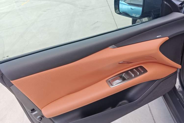 Used  L07 2024 230Max Qiankun Intelligent Driving ADS SE Range-Extended Version
